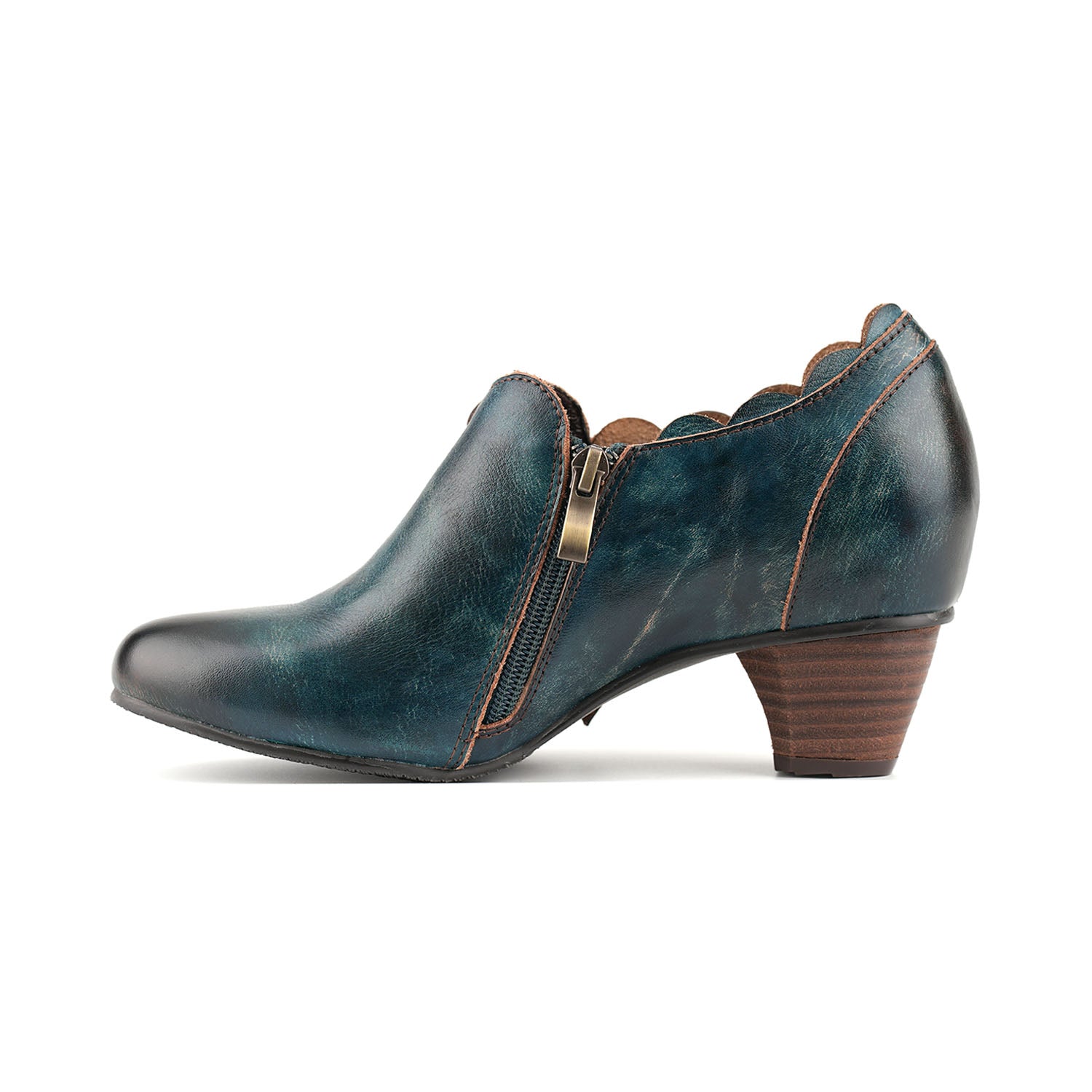 Vintage Handcrafted Floral Charm Low-Heel Pumps
