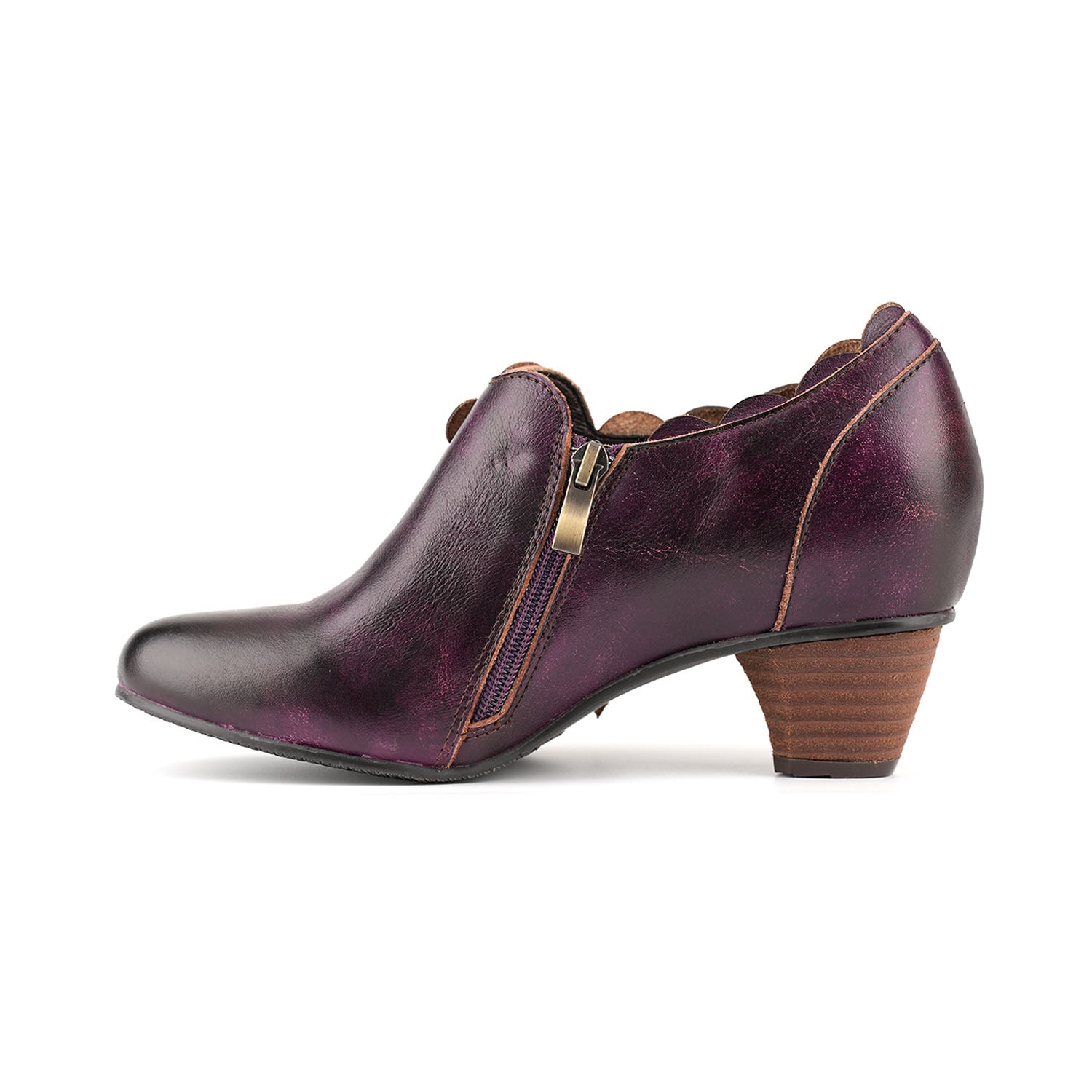 Vintage Handcrafted Floral Charm Low-Heel Pumps